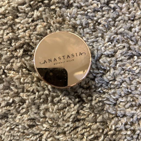 Anastasia Beverly Hills
Brow Freeze® Extreme Hold Laminated-Look Sculpting wax - Picture 1 of 2